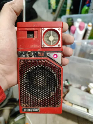 Radio Portátil International Roja