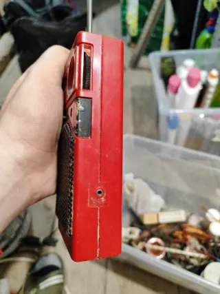 Radio Portátil International Roja