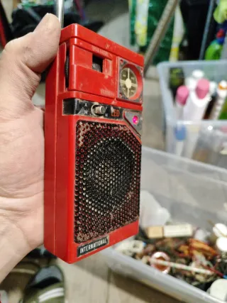 Radio Portátil International Roja