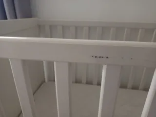 Cuna blanca Ikea Sundvik con colchón