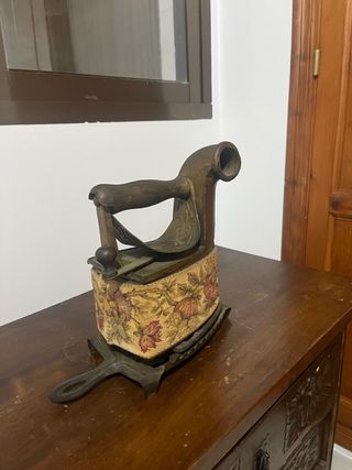 Plancha antigua a carbón, Mondragon.