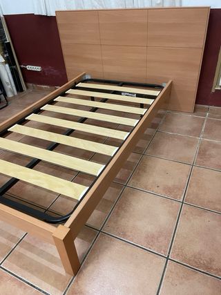Cabecero más Somier de metal con lamas de Madera.