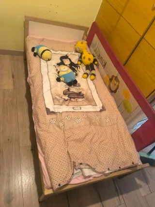Cama infantil Ikea pino y blanca