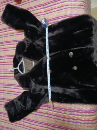 Chaquetón marrón de mouton natural. Precioso.