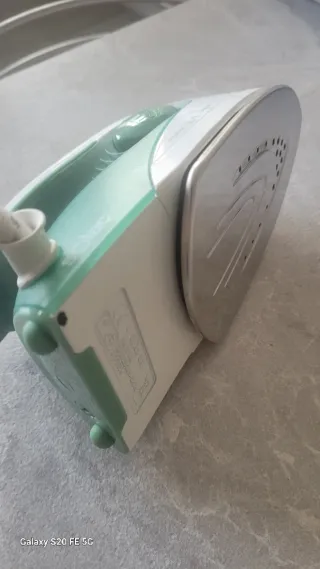 Plancha de viaje verde y blanca marca solac touris