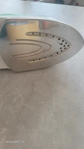 Plancha de viaje verde y blanca marca solac touris