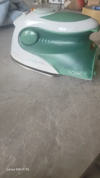 Plancha de viaje verde y blanca marca solac touris