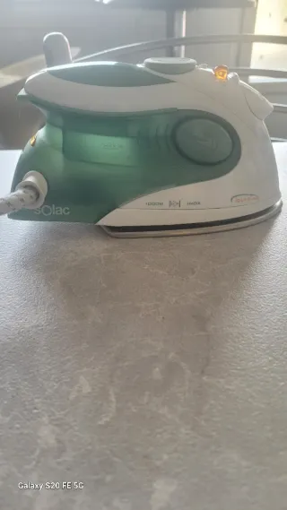 Plancha de viaje verde y blanca marca solac touris