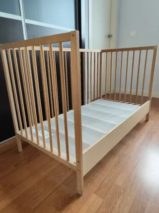Conjunto Cuna SNIGLAR y colchón JATTETROTT