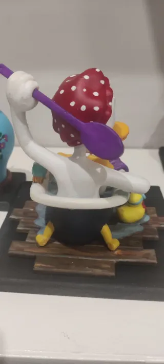 Figura Donald en bañera resina pintada a mano