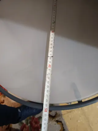 Mesa auxiliar redonda con ruedas