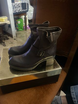 Stivali marroni tacco alto n. 38