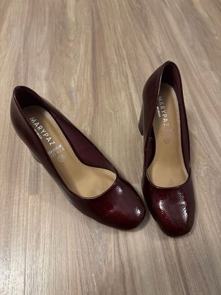 Zapatos tacón de Maripaz de color burdeos talla 38