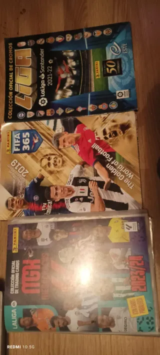 Lote Álbumes Fútbol Panini con diferentes cromos l