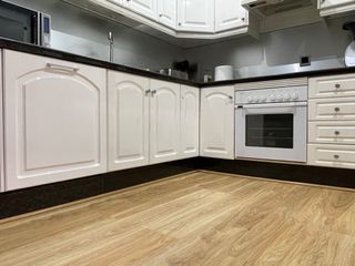 Muebles de Cocina Blancos y Negros