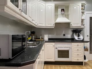 Muebles de Cocina Blancos y Negros