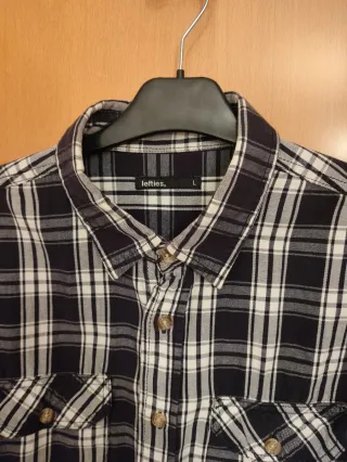 Camisa de cuadros azul marino y blanco