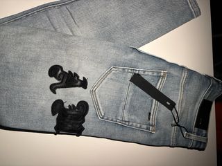 Jeans uomo chiari con patch