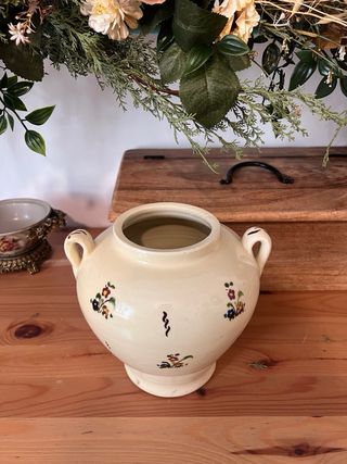 Jarrón de cerámica floral beige