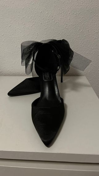 Elegantes tacones negros