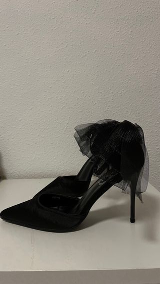 Elegantes tacones negros