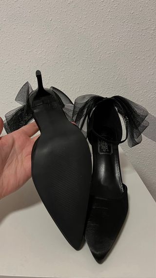 Elegantes tacones negros