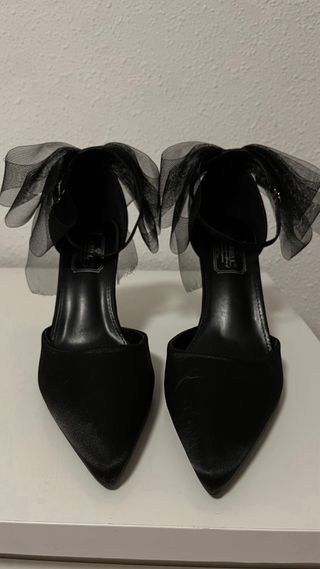 Elegantes tacones negros