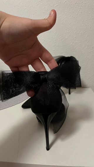 Elegantes tacones negros