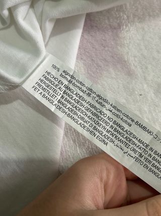 Camiseta blanca cruzada atrás