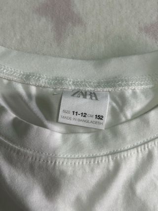 Camiseta blanca cruzada atrás