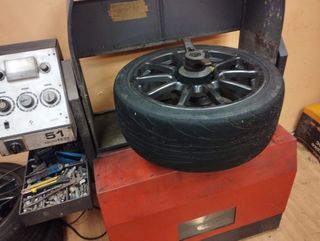 Equilibradora de neumáticos