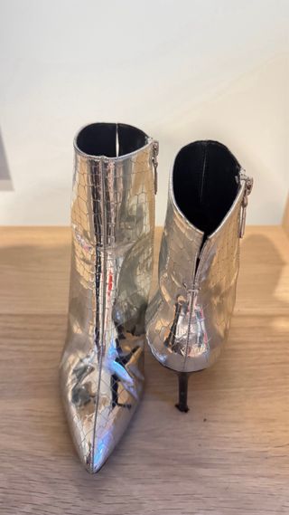 Botas plateadas Bershka tacón fino