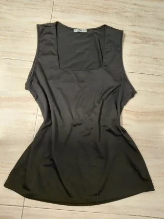 Blusa negra a la moda