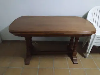 Mesa de salón de madera extensible