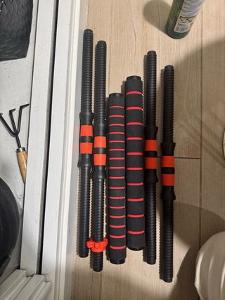 Juego de pesas negro con varios accesorios