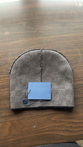 Cappellino Grigio e Nero