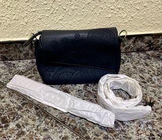 Bolso bandolera DESIGUAL negro