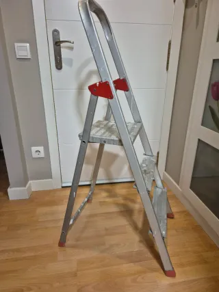Escalera aluminio 3 peldaños