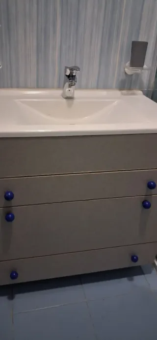 Mueble de baño con 3 cajones