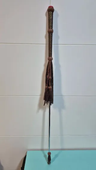 Cachaba decorativa con borlas