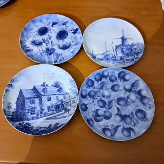 Serie 4 piatti decorativi porcellana blu