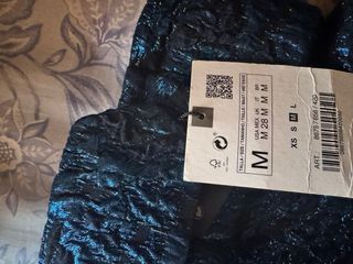 Falda Zara Azul y Negra Texturizada