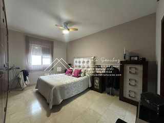 Casa adosada en venta en Lucena