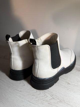 Botas blancas con cremallera