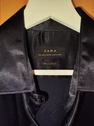 Camisa Zara satinada azul marino