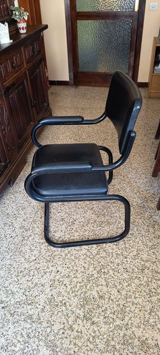Silla de oficina negra