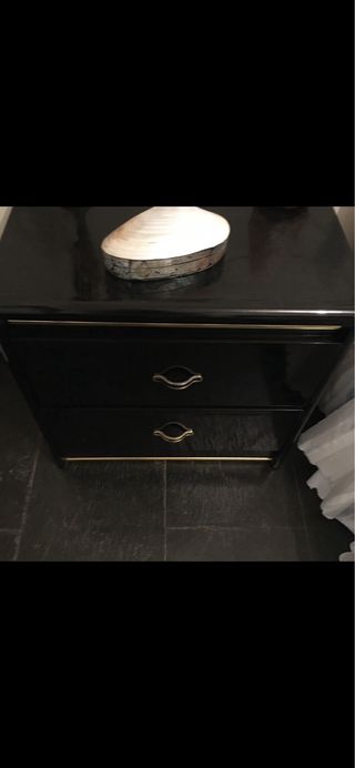 Cama de matrimonio y 2 mesitas