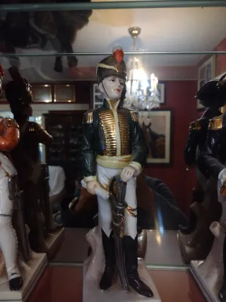 Figuras de porcelana de soldados