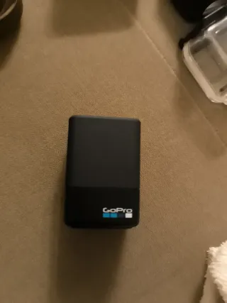 Cargador y 2 Baterías GoPro Hero 8