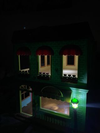 Casa de muñecas con luces